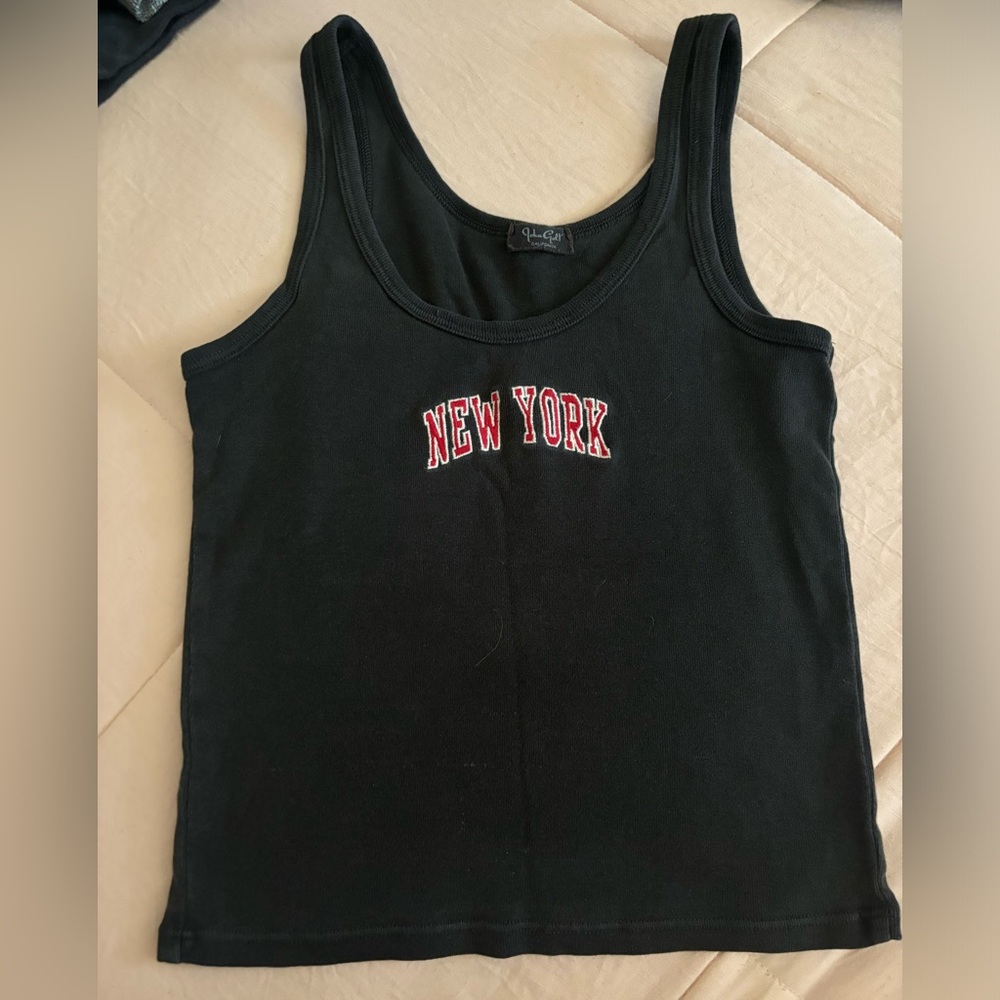 🖤Brandy Melville “New York” tank top❤️